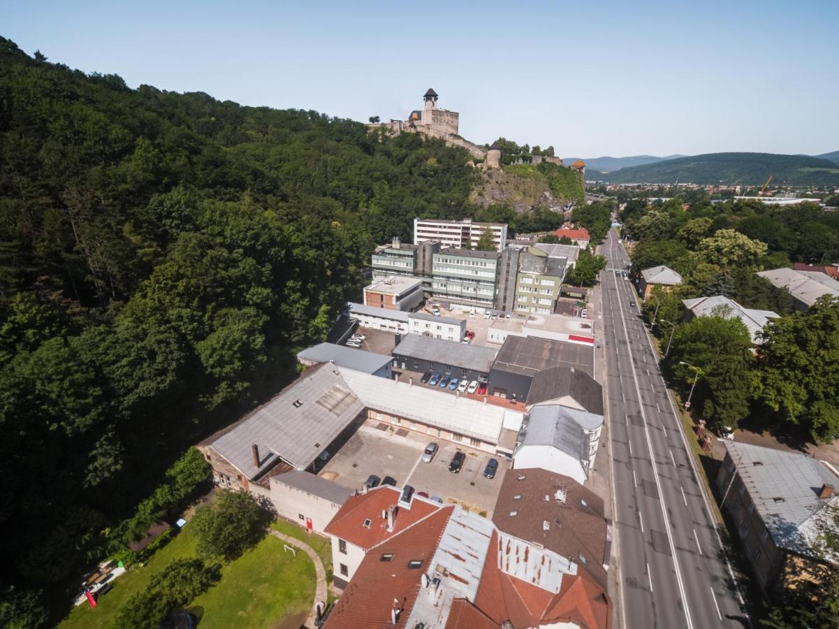 Krasny Priestranny Slnecny Apartman V Centre Mesta Trencin Exterior photo